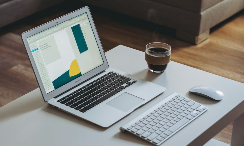 photo-1542304807-c7d38f96e2d2